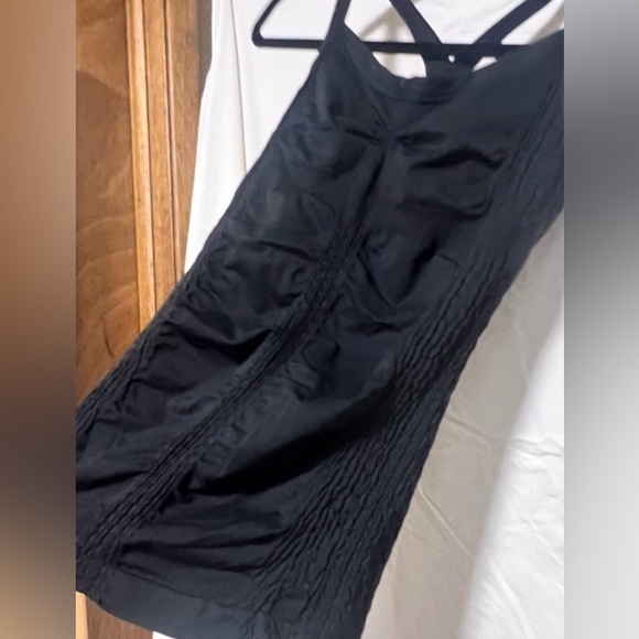 Zella Fitted Black Ruched Sleeveless Tank Top Activewear Yoga Running Workout - Picture 3 of 6